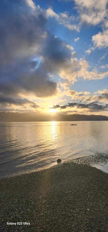 Chue&Larry'S Beachside Homestay Libagon エクステリア 写真