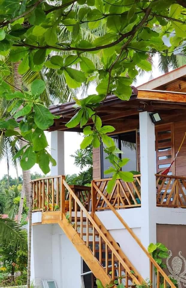 Chue&Larry'S Beachside Homestay Libagon エクステリア 写真
